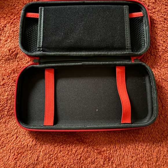 Nintendo Switch - Picture 2 of 4